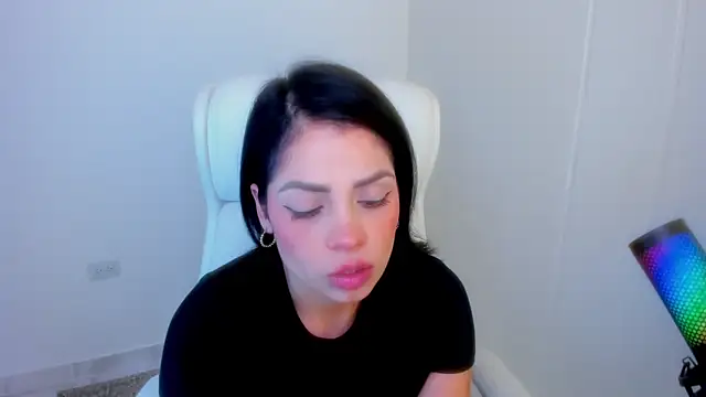 dominique21  online show from 04/27/26, 06:11