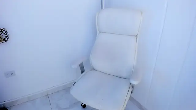 dominique21  online show from 11/13/25, 05:44