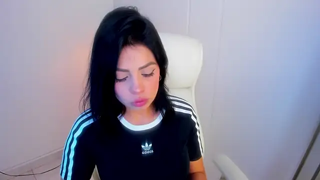 dominique21  online show from 10/25/25, 12:43