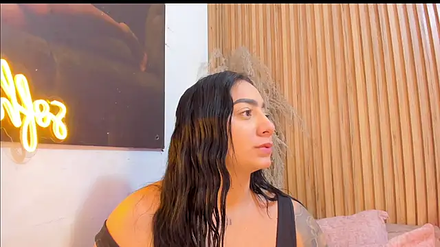 Snapshot of sofhiaa_adaams chatting on 06/04/26, 11:20 sofhiaa adaams online show from 06/04/26, 11:20
