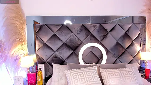 sofhiaa adaams online show from 10/25/25, 10:43