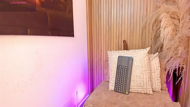 sofhiaa adaams online show from 02/07/26, 10:40