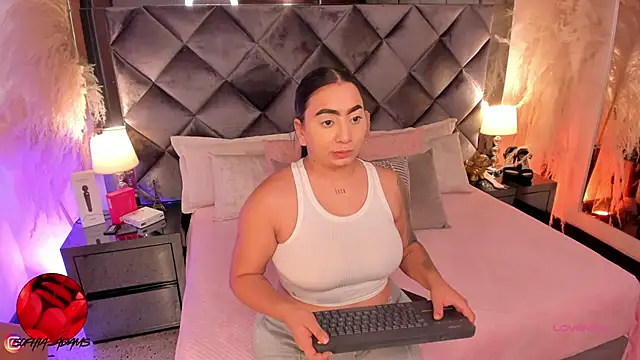 sofhiaa adaams online show from 09/22/25, 11:11