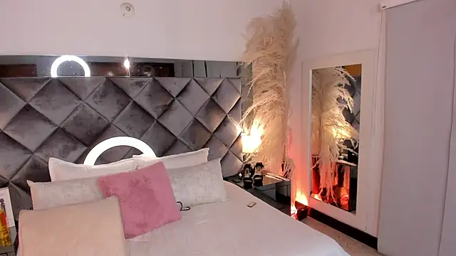 sofhiaa adaams online show from 11/07/25, 10:46