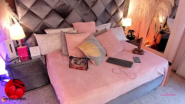 sofhiaa adaams online show from 09/21/25, 05:51