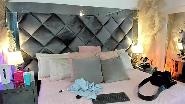 sofhiaa adaams online show from 09/23/25, 11:12