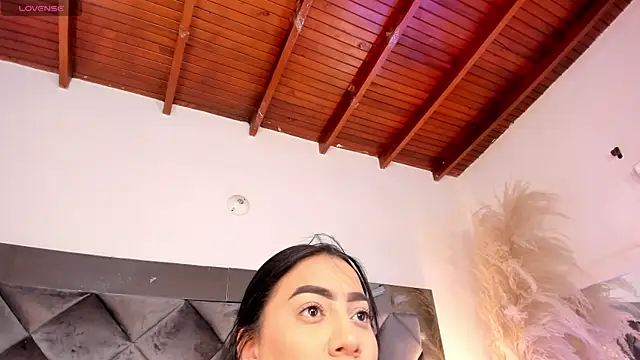 sofhiaa adaams online show from 10/20/25, 10:10