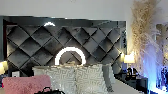 sofhiaa adaams online show from 10/18/25, 10:12