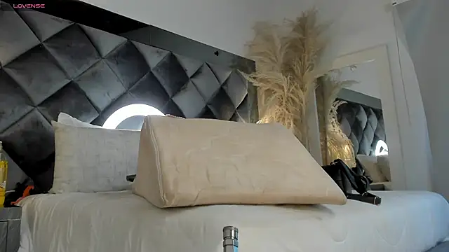 sofhiaa adaams online show from 11/05/25, 09:07