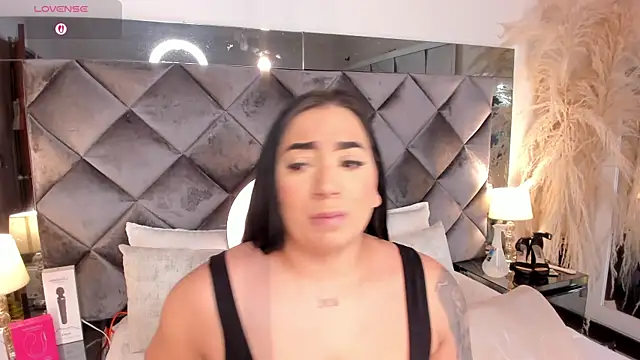 sofhiaa adaams online show from 11/18/25, 09:29