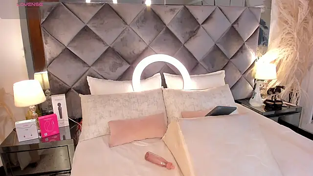 sofhiaa adaams online show from 11/19/25, 10:21