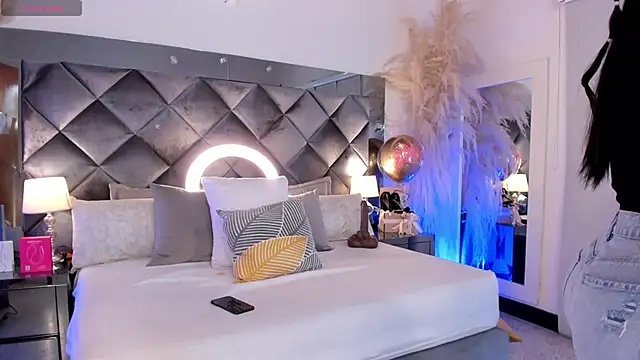 sofhiaa adaams online show from 10/07/25, 10:11