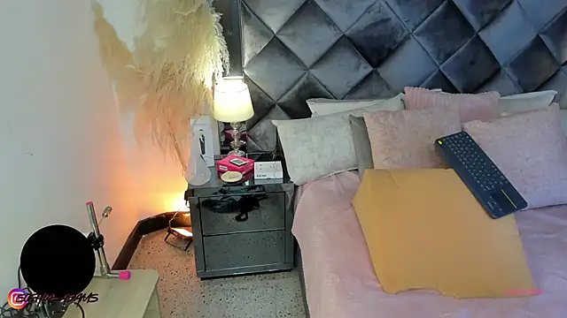 sofhiaa adaams online show from 09/19/25, 11:09