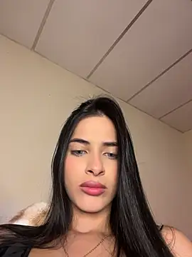 Snapshot of violetta-brown1 chatting on 07/18/26, 01:25 violetta-brown1 online show from 07/18/26, 01:25