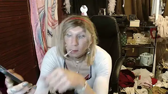 Snapshot of Ombeline1 chatting on 10/29/25, 06:01 Ombeline1 online show from 10/29/25, 06:01