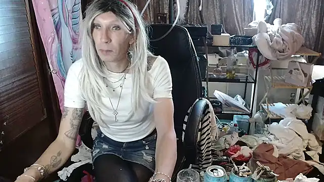 Snapshot of Ombeline1 chatting on 10/09/25, 09:21 Ombeline1 online show from 10/09/25, 09:21