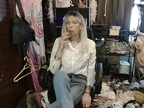 Snapshot of Ombeline1 chatting on 11/27/25, 12:27 Ombeline1 online show from 11/27/25, 12:27