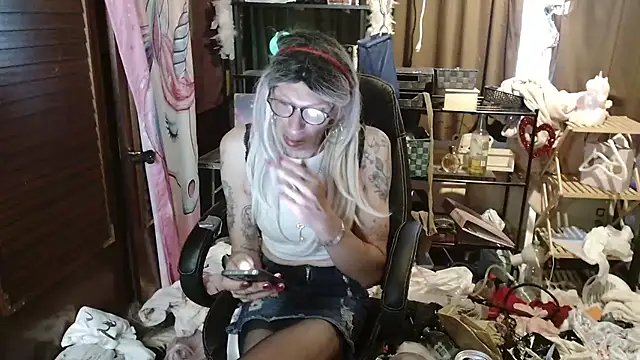 Snapshot of Ombeline1 chatting on 09/13/25, 05:29 Ombeline1 online show from 09/13/25, 05:29