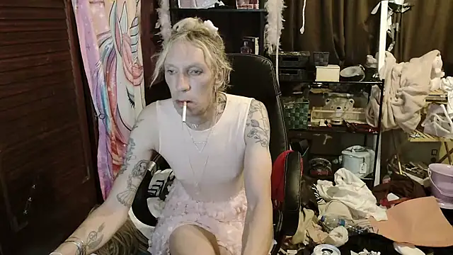 Snapshot of Ombeline1 chatting on 11/04/25, 02:48 Ombeline1 online show from 11/04/25, 02:48