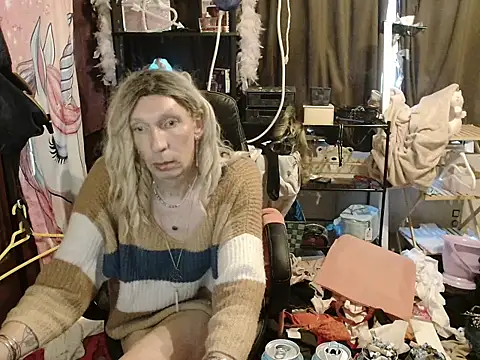 Snapshot of Ombeline1 chatting on 11/15/25, 02:21 Ombeline1 online show from 11/15/25, 02:21