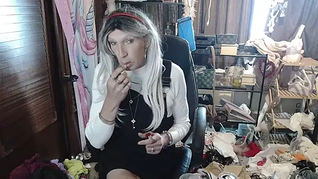 Snapshot of Ombeline1 chatting on 09/11/25, 07:52 Ombeline1 online show from 09/11/25, 07:52