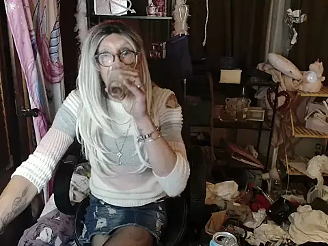 Snapshot of Ombeline1 chatting on 09/19/25, 06:34 Ombeline1 online show from 09/19/25, 06:34