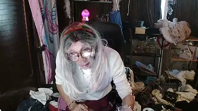 Snapshot of Ombeline1 chatting on 09/28/25, 05:58 Ombeline1 online show from 09/28/25, 05:58