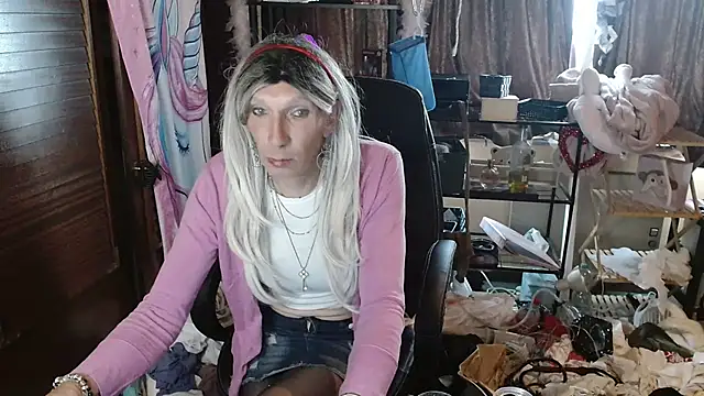 Snapshot of Ombeline1 chatting on 09/22/25, 12:11 Ombeline1 online show from 09/22/25, 12:11