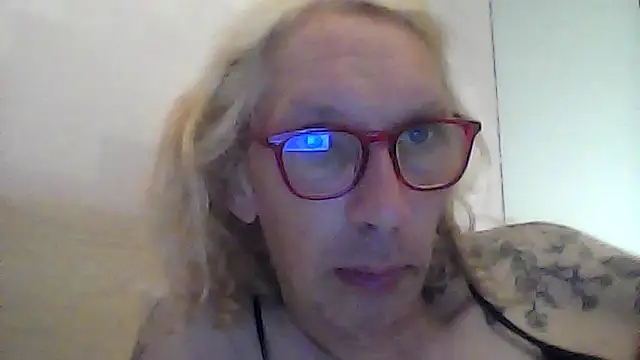 Snapshot of Ombeline1 chatting on 07/12/26, 10:21 Ombeline1 online show from 07/12/26, 10:21