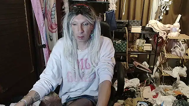 Snapshot of Ombeline1 chatting on 09/12/25, 03:06 Ombeline1 online show from 09/12/25, 03:06