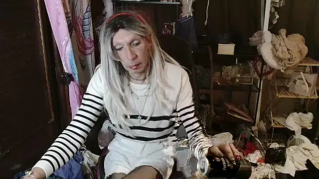 Snapshot of Ombeline1 chatting on 09/25/25, 12:27 Ombeline1 online show from 09/25/25, 12:27