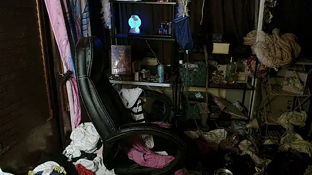 Snapshot of Ombeline1 chatting on 09/26/25, 12:39 Ombeline1 online show from 09/26/25, 12:39