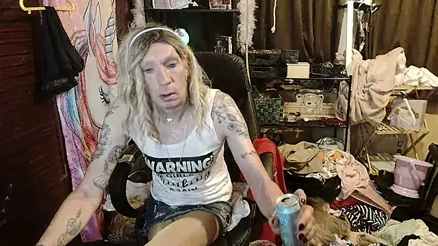 Snapshot of Ombeline1 chatting on 11/07/25, 04:17 Ombeline1 online show from 11/07/25, 04:17