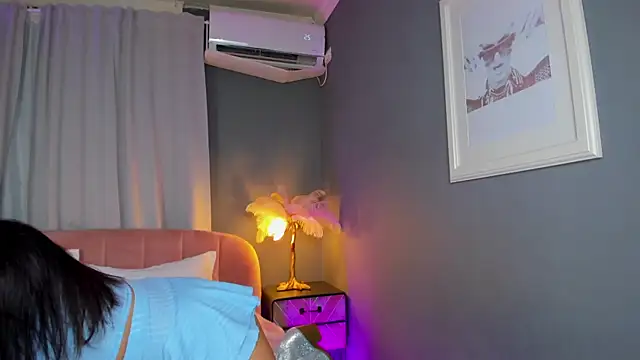 AmedeeaBanks online show from 06/15/26, 07:02