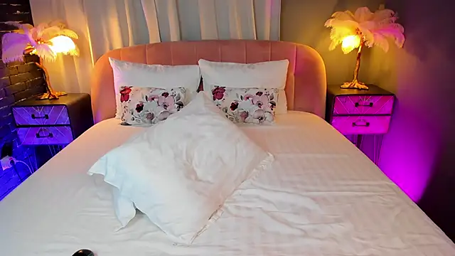 AmedeeaBanks online show from 11/17/25, 08:57