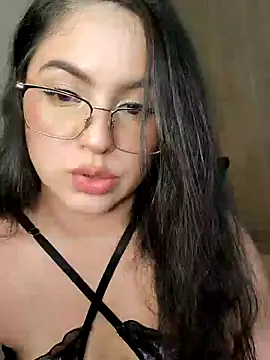 Lia Hurley online show from 05/25/26, 06:17