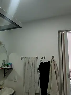 Snapshot of Lia_Hurley chatting on 12/05/25, 04:05 Lia Hurley online show from 12/05/25, 04:05