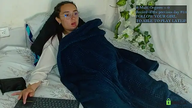 Snapshot of Hot_Candy_ chatting on 04/23/26, 03:46 Hot Candy online show from 04/23/26, 03:46