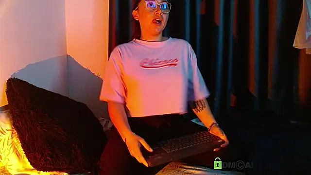 Snapshot of Hot_Candy_ chatting on 09/18/25, 02:14 Hot Candy online show from 09/18/25, 02:14