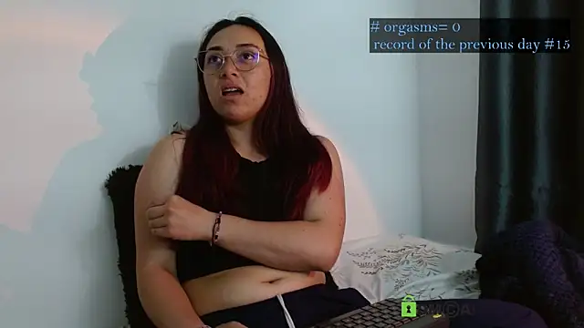 Snapshot of Hot_Candy_ chatting on 10/13/25, 03:30 Hot Candy online show from 10/13/25, 03:30