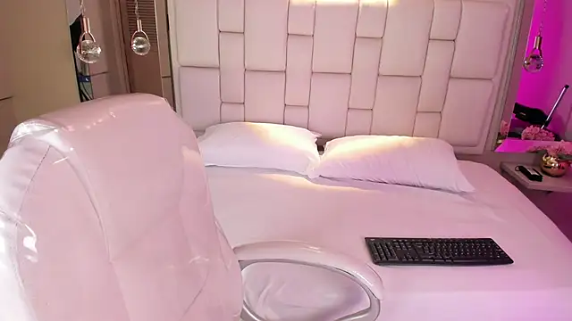 Snapshot of Biancax_ chatting on 02/15/26, 04:13 Biancax online show from 02/15/26, 04:13