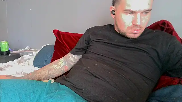 Snapshot of bigcocktat2dude603 chatting on 12/31/24, 02:58 bigcocktat2dude603 online show from 12/31/24, 02:58