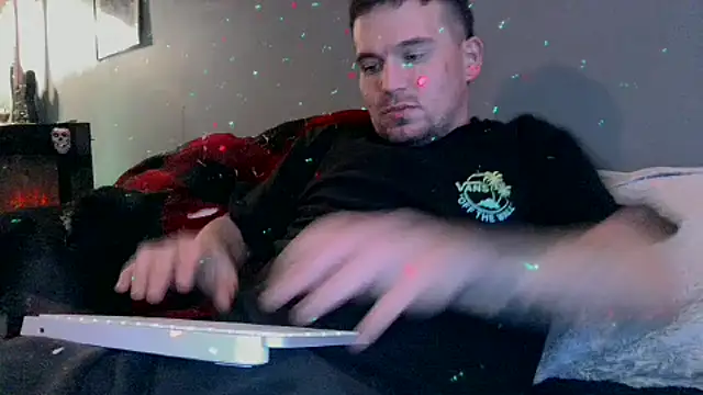 Snapshot of bigcocktat2dude603 chatting on 12/06/24, 11:27 bigcocktat2dude603 online show from 12/06/24, 11:27