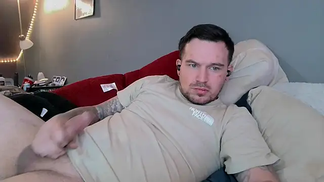 Snapshot of bigcocktat2dude603 chatting on 01/16/25, 02:19 bigcocktat2dude603 online show from 01/16/25, 02:19