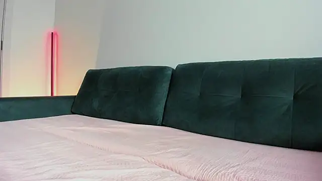Midnight Mi online show from 06/09/26, 02:29