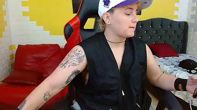 isabeautyx19 online show from 09/18/25, 03:20