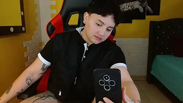 isabeautyx19 online show from 10/20/25, 02:57