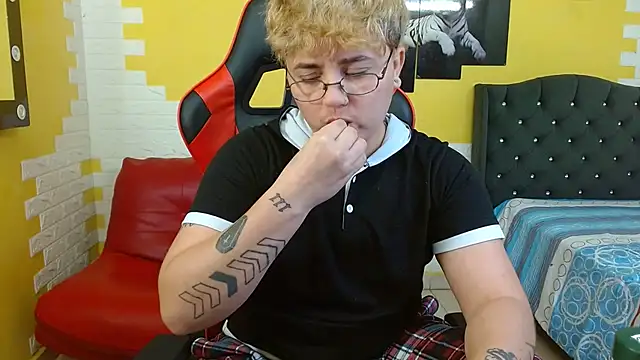 isabeautyx19 online show from 10/05/25, 01:51