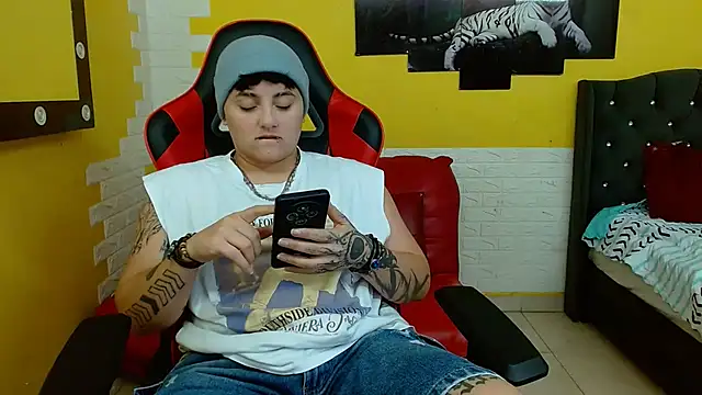 isabeautyx19 online show from 10/26/25, 03:18