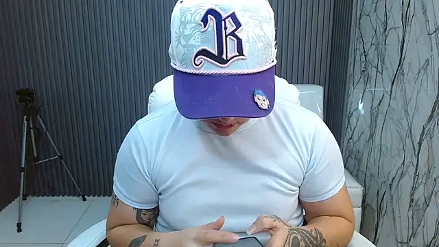 isabeautyx19 online show from 09/15/25, 02:50